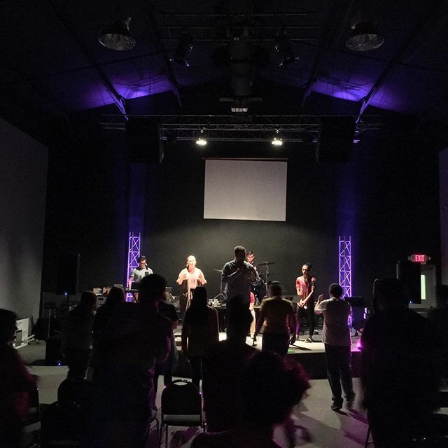 m71786k's tweet photo. A night of worship. #prcYM @jbrownvi @aliciaklepper @christian_luithle @seth__wolf @emileishae @ethan_bagley https://t.co/y8PtevUErI https://t.co/y5wblYnXH1