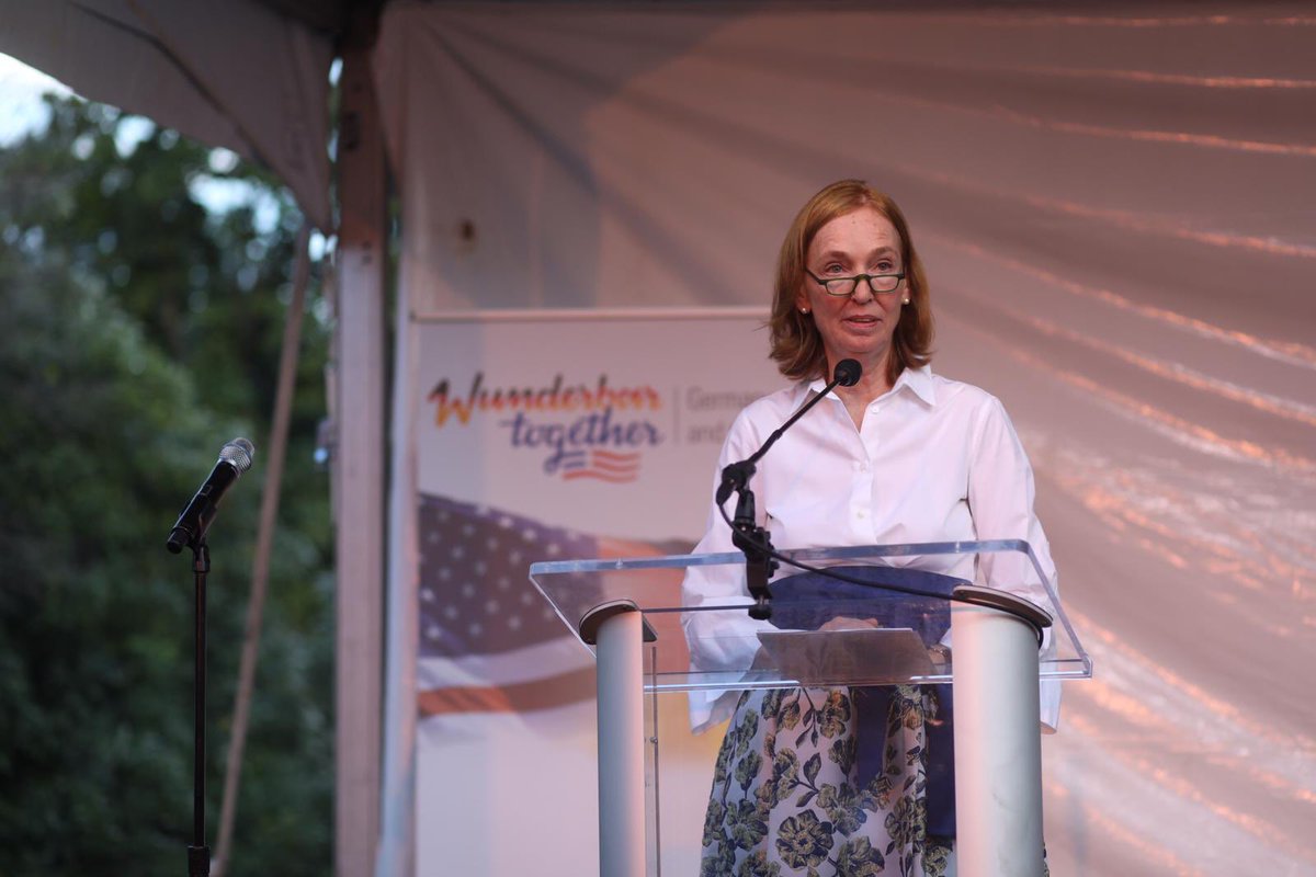 GermanyinUSA's tweet image. We are so grateful to have so many friends of #Germany with us tonight to celebrate #GermanUnity and the start of the Year of German-American Friendship! #TDE2018 #WunderbarTogether