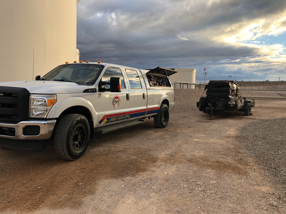 JobsH2o's tweet photo. Teamwork makes the dreamwork:) Check out our SLC team working with our Las Vegas office on tank cleaning! Way to go guys! #teamwork #hazmatlife #slc #vegas #joinourteam https://t.co/fA3i34ugQh