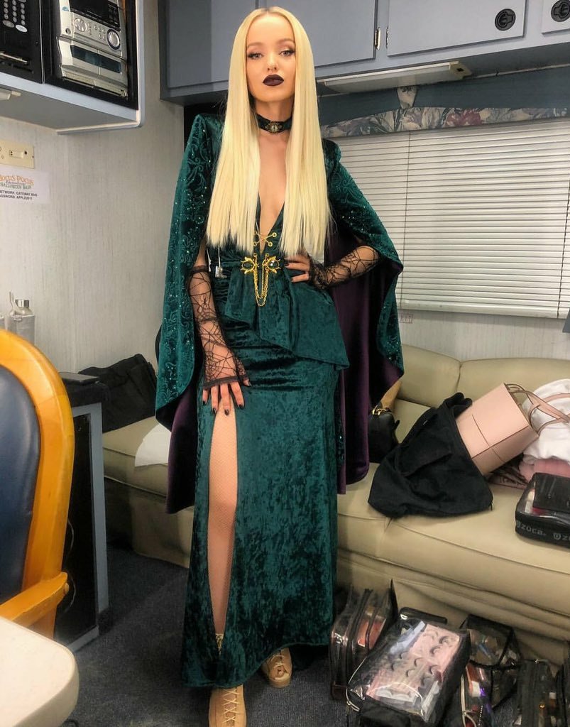 "Mmm, Genevive did quite a marvellous job." 

       The young gypsy purred, allowing a hand to brush against that of her stained emerald hip. 

       "I love this."