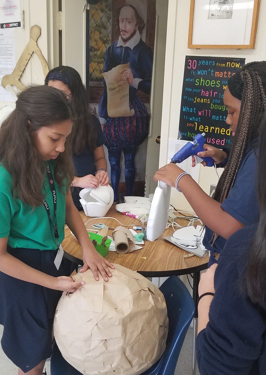 Making puppets in Theater class and loving it!  @Ysleta_YWLA     @YISDFineArts @YWPN_Alumnae 
@YsletaISD @schooltheatre #theatreeducation #THEDistrict