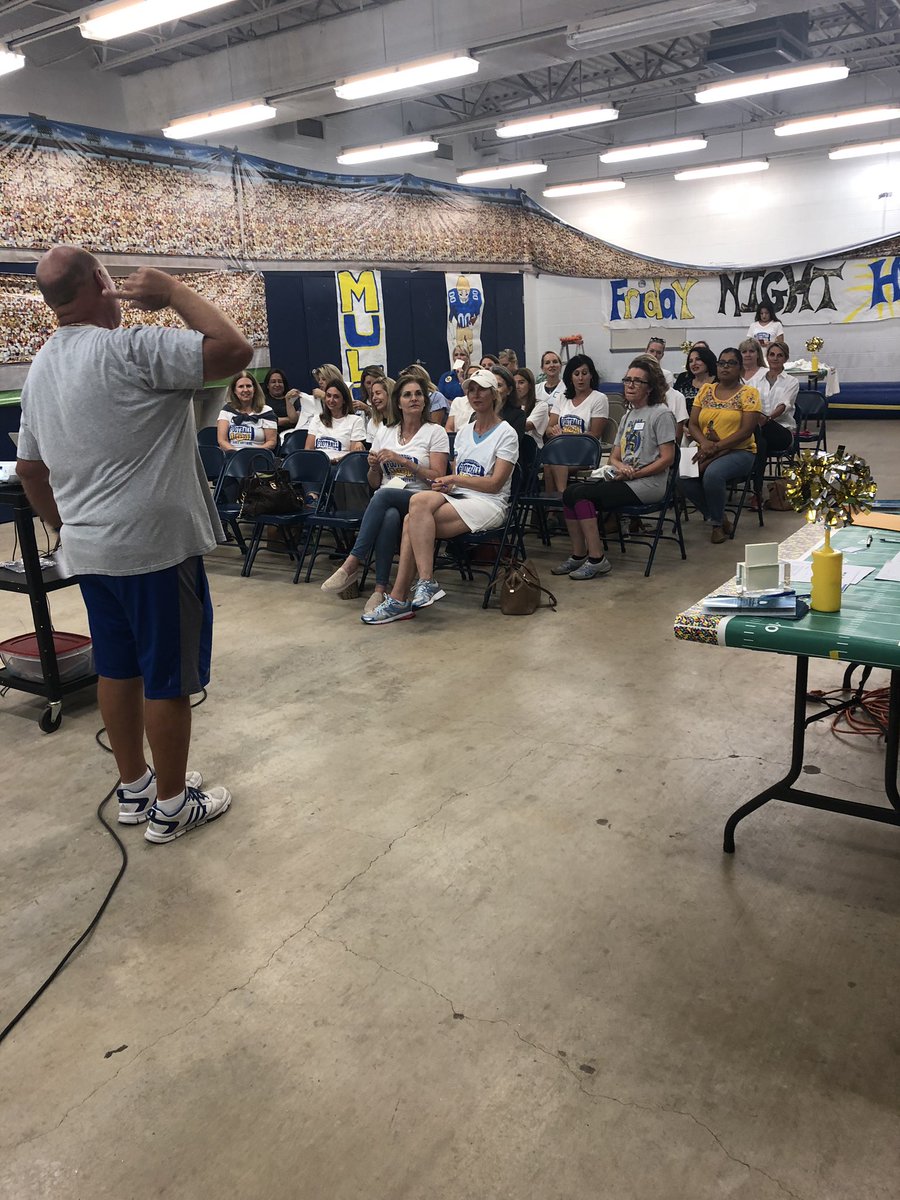 ahmulesfootball's tweet photo. Womenβs Clinic in full swing. Thank you to the Moms for putting this together. #FBisFun #noplacelikeAH @AHISDAthletics @AHISD https://t.co/QMtNbiSzxq