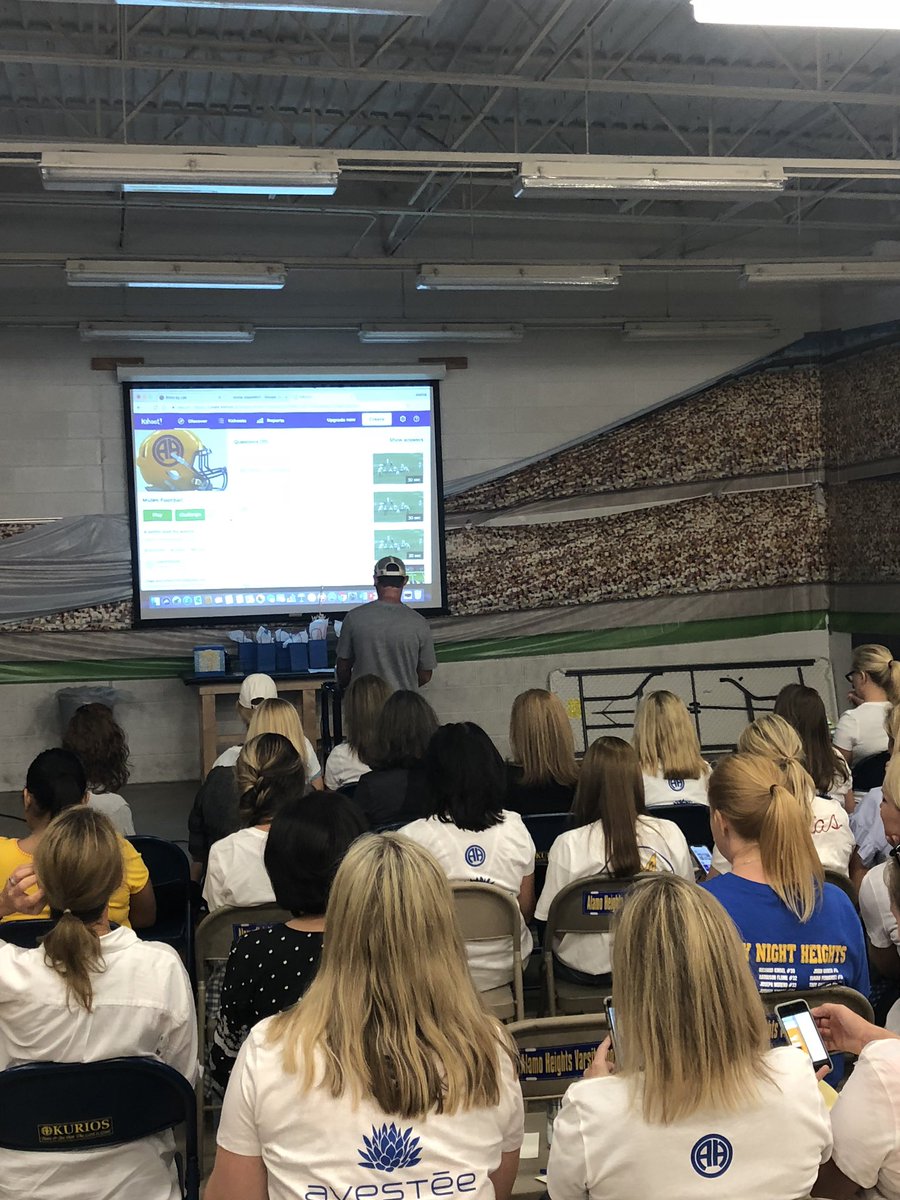 ahmulesfootball's tweet photo. Womenβs Clinic in full swing. Thank you to the Moms for putting this together. #FBisFun #noplacelikeAH @AHISDAthletics @AHISD https://t.co/QMtNbiSzxq