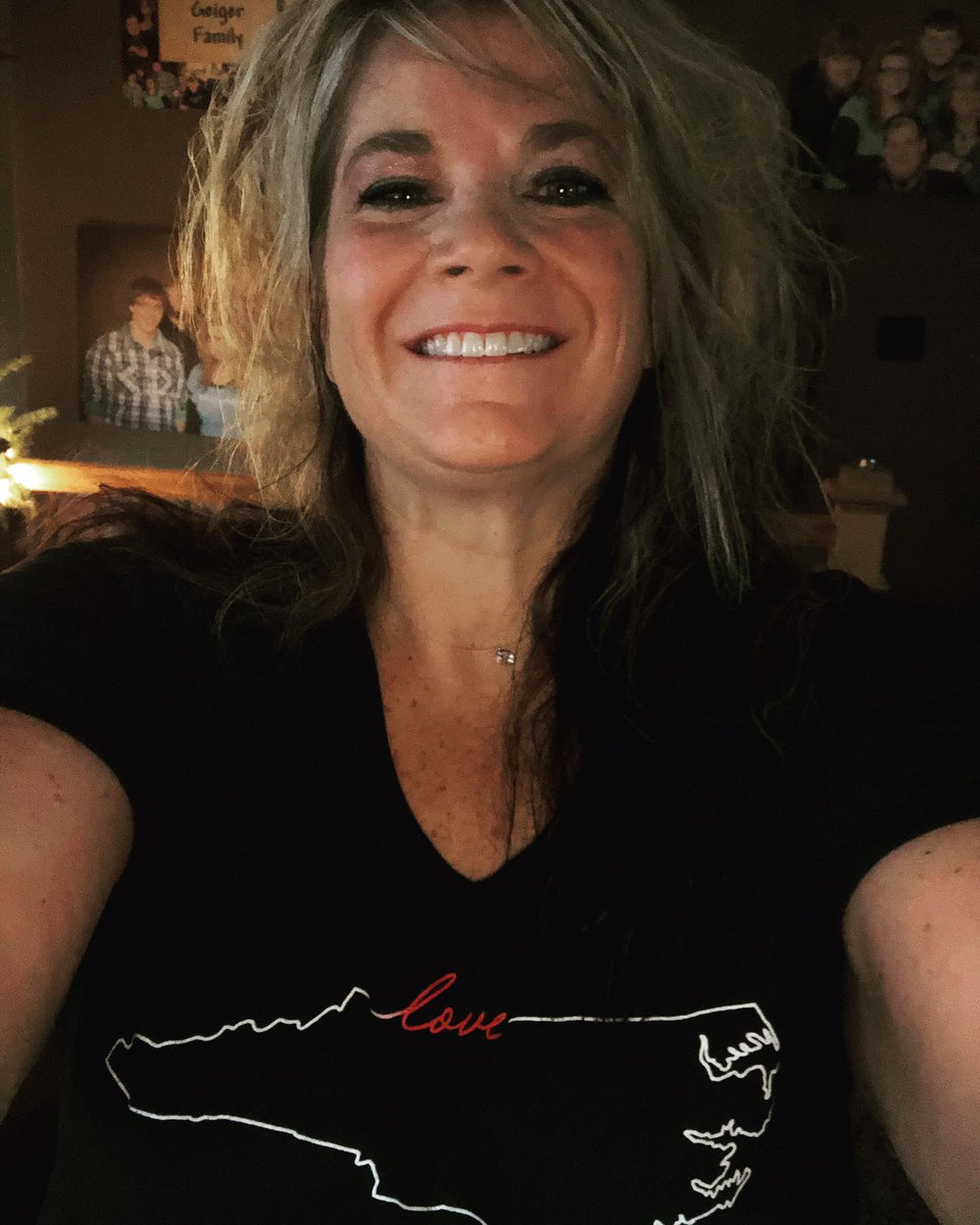 jodi_root16's tweet photo. Got my @hilarieburton @sophiabush @danneelackles512 ❤️ NC shirt yesterday. Glad to donate to the town of Wilmington. OTH girls are amazing ladies @joylenz @bevinaprince #CapeFearlessChallenge https://t.co/B5122PpCCs