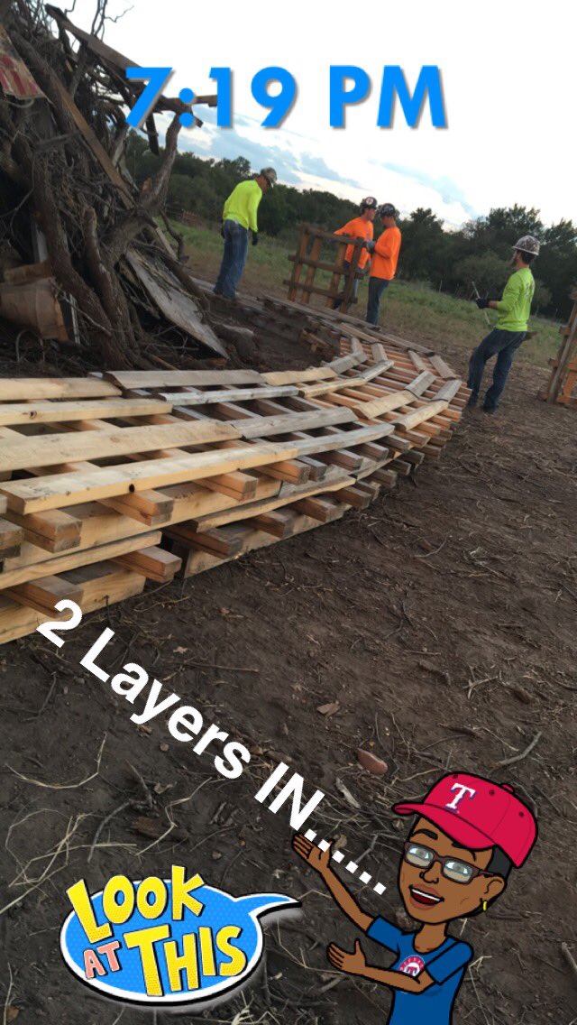 LathesTowns's tweet photo. All hands on Deck....A community that builds together....Graduate Together! #TarletonHomecoming #TarletonBonfire @tarletonstate @PlowboysTSU https://t.co/tWGJTuW46Q