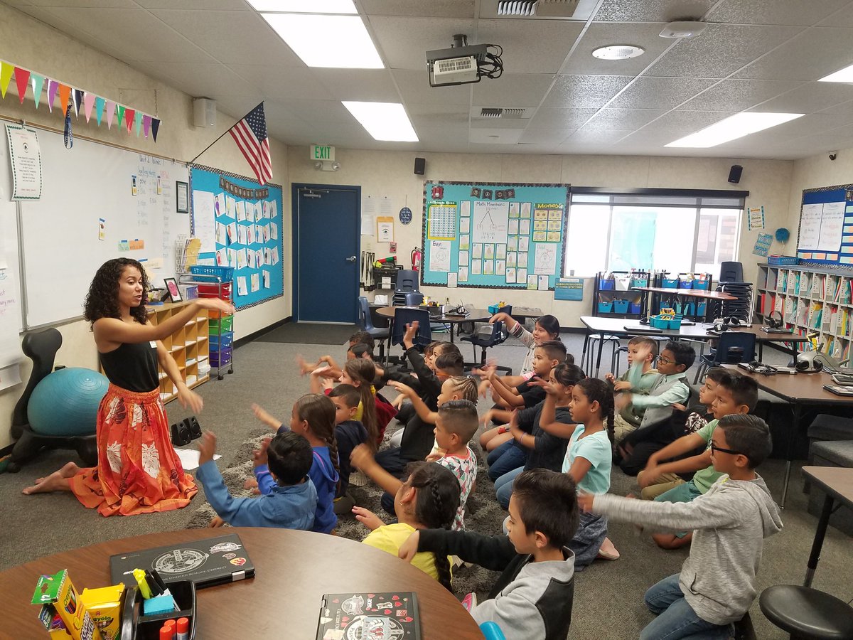 Having fun learning about college <a href="/Columbia_VVUSD/">Columbia Elementary</a> #VVUSDcollegekickoff