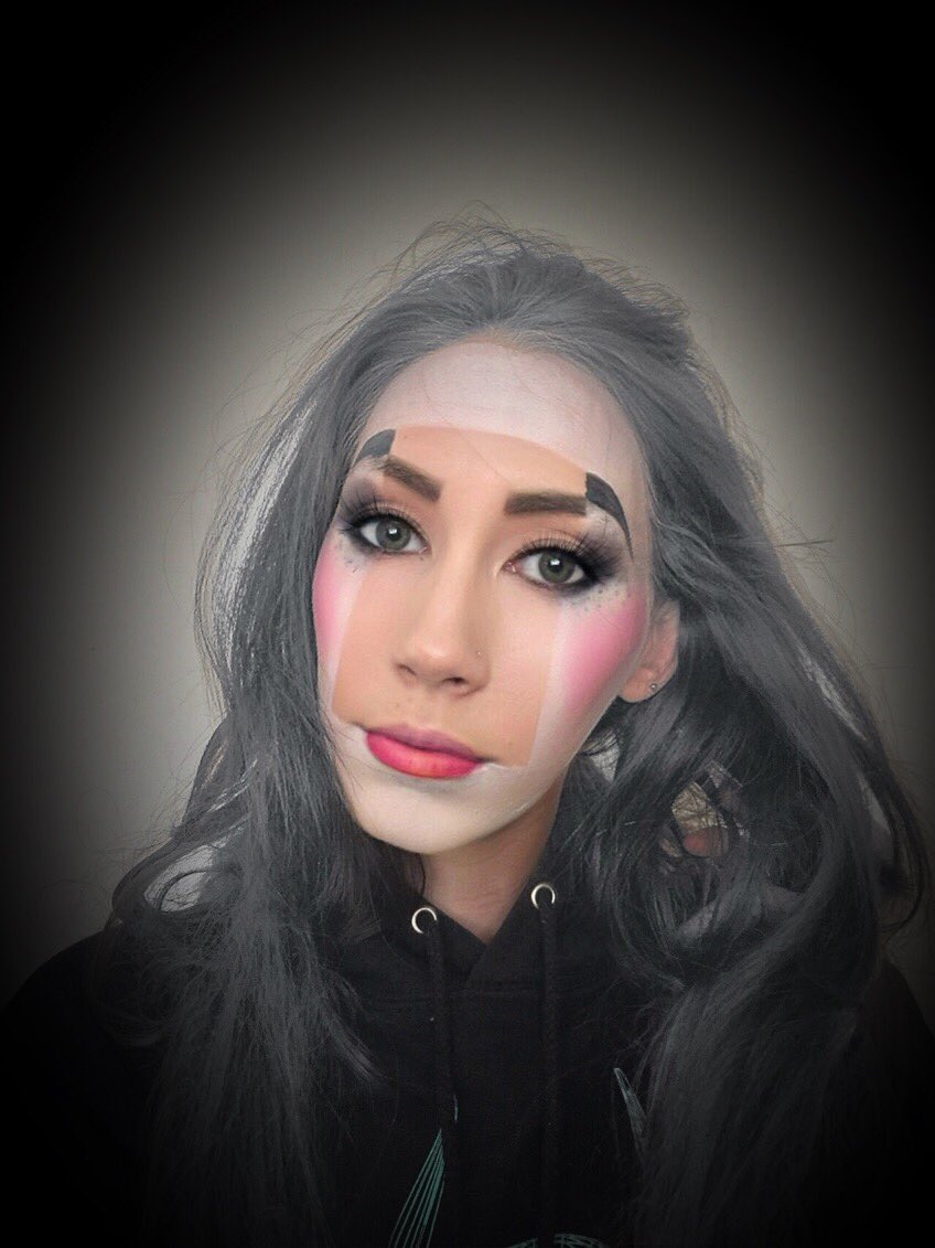 RCBeautyStudio's tweet photo. Idk what to call this lol, suggestions? #rcbeautystudio #makeupartist #makeupartistry #makeup #makeupmummy #makeuplover #makeupaddict #mua #MOTD #halloween #halloweenmakeup #costumemakeup #halloween2018 #Yaustralia #youniquepresenter https://t.co/9GDedPADXr