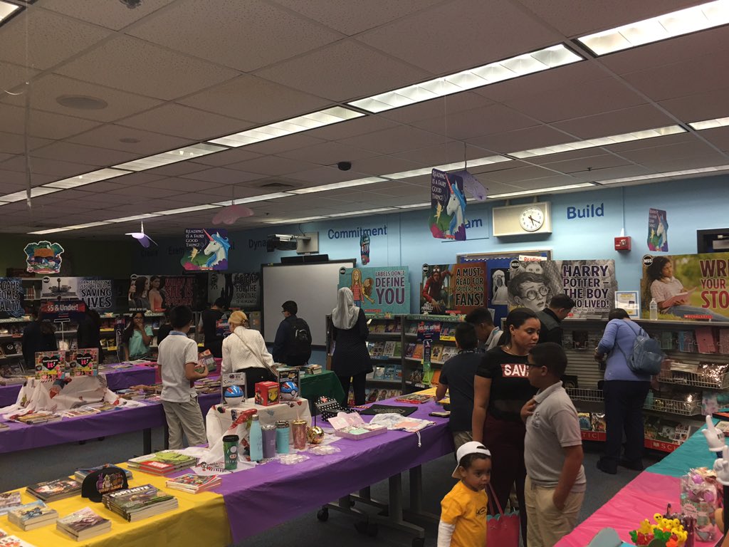 JMartiMAST_PTSA's tweet photo. Parents and students had a great time at the book fair tonight! @josemartimast #mybookfair #mast1819 #MDCPSOpenHouse https://t.co/p1vUqxKdQX