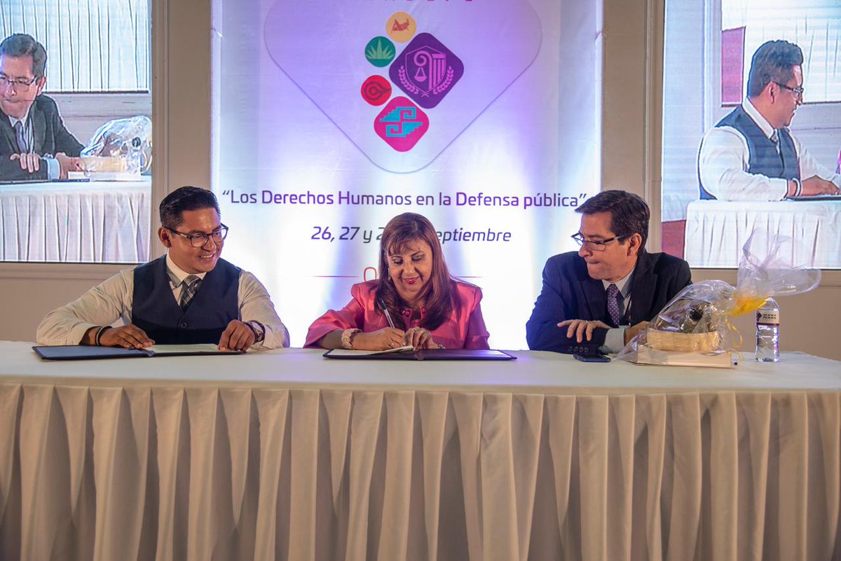 JesusGHerreraP's tweet photo. La @defensoria_oax firma convenio con la Defensoría Pública de #Guatemala, para compartir buenas prácticas de gestión y atención a personas indígenas. 
Firma como testigo de honor el Dr. Víctor Rodríguez Rescia, miembro del Comité de Derechos Humanos de la #ONU. 
@alejandromurat https://t.co/w1pgozQpiR