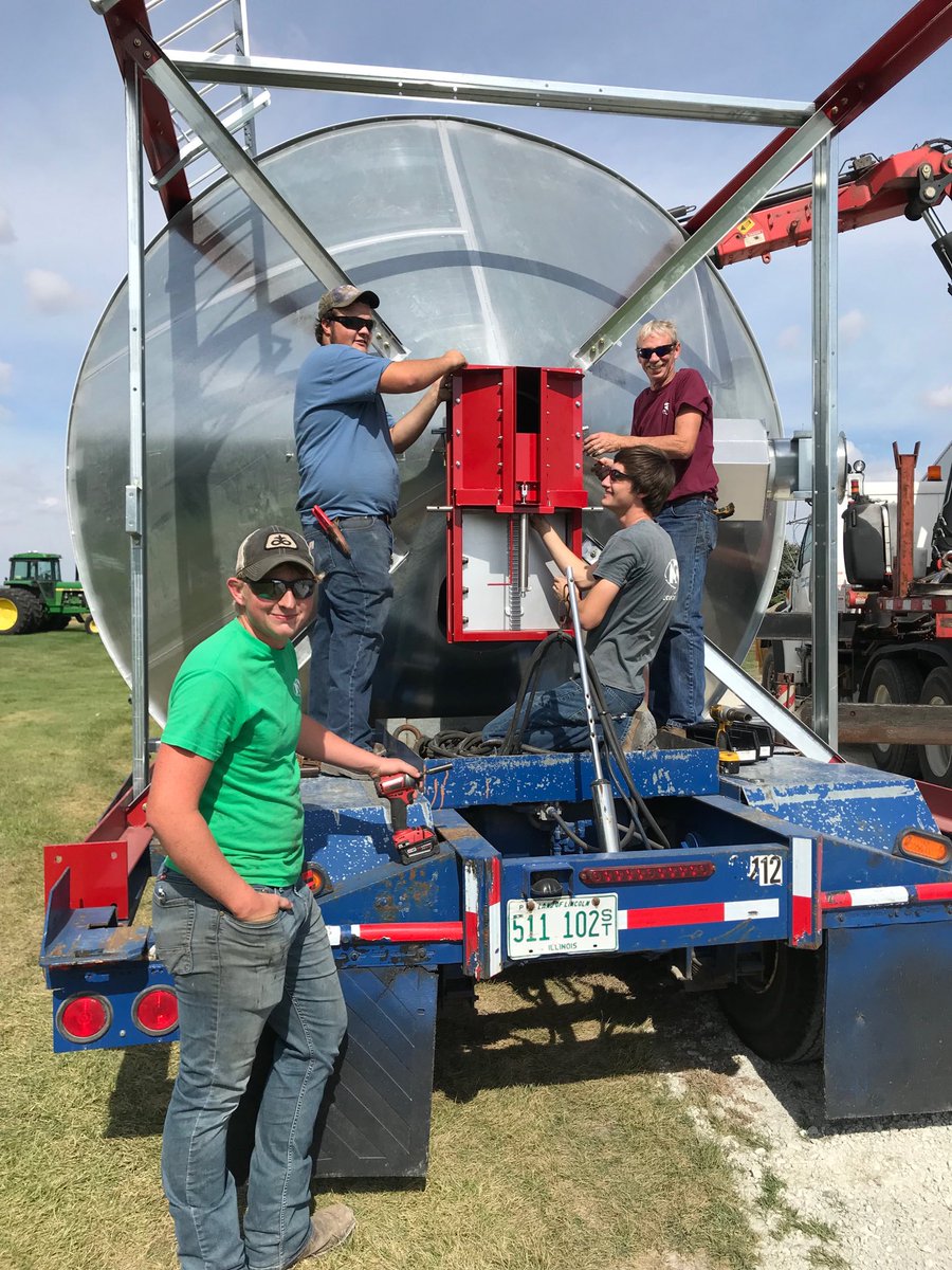 Thanks to John and the crew from ⁦<a href="/KSiEdge/">KSi</a>⁩ for putting up our bins! Great job guys! Already for ⁦<a href="/PioneerSeeds/">Pioneer Seeds U.S.</a>⁩
