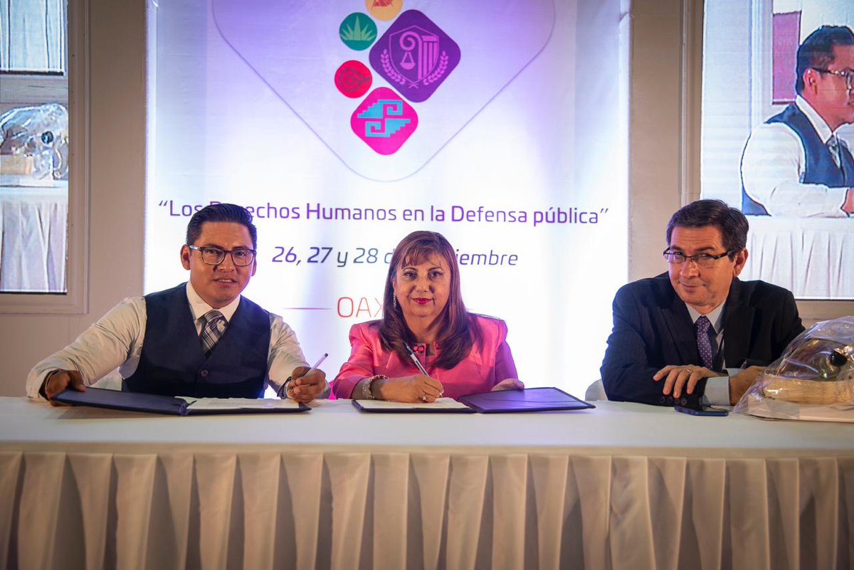JesusGHerreraP's tweet photo. La @defensoria_oax firma convenio con la Defensoría Pública de #Guatemala, para compartir buenas prácticas de gestión y atención a personas indígenas. 
Firma como testigo de honor el Dr. Víctor Rodríguez Rescia, miembro del Comité de Derechos Humanos de la #ONU. 
@alejandromurat https://t.co/w1pgozQpiR