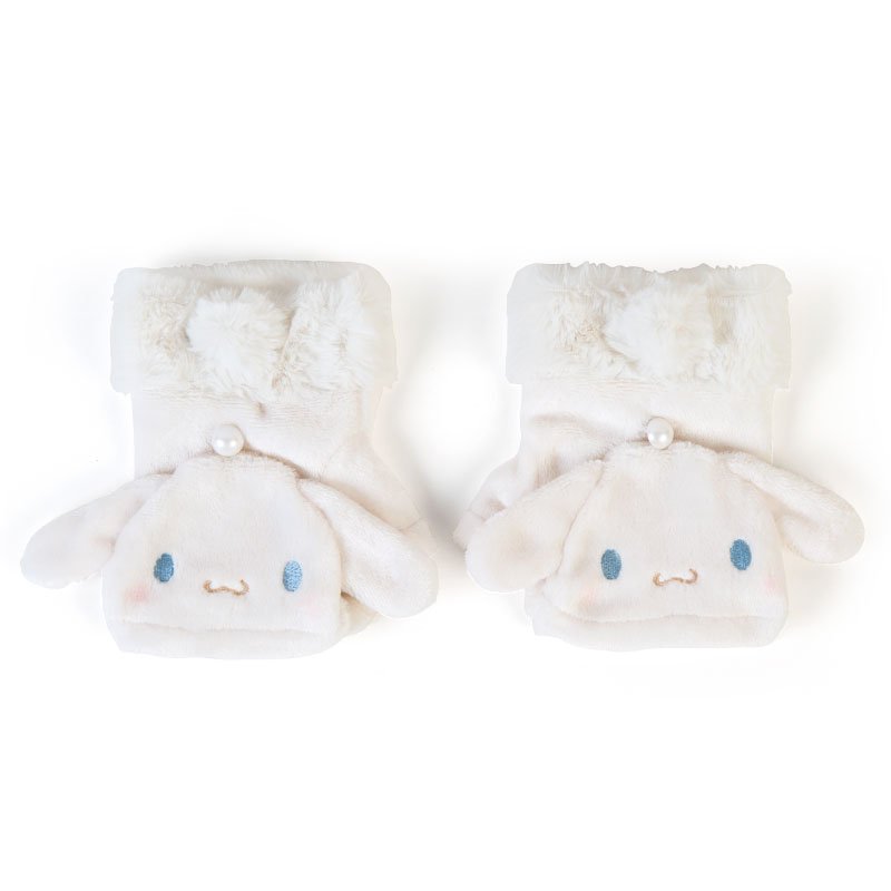 シナモングッズ情報 シナモロール サンリオ楽天で販売開始 シナモロール キャラクター2way手袋 T Co Jpiejtxyel 思わず頬ずりしたくなるふわふわボアがクセになるきもちよさ