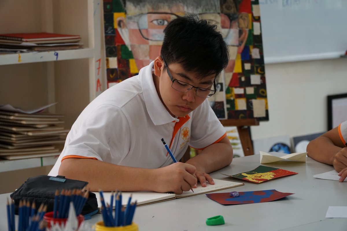 EISHCMC's tweet photo. Grade 10 Visual #Artists are currently working on a ‘mock’ eportfolio unit, ‘Shifting Perceptions'. They have 4 tasks to complete, that will show their research into an art form &amp; theme, the development of their ideas, leading to a completed outcome with reflection.
#EIS #IB #MYP https://t.co/cTMQYKKs31