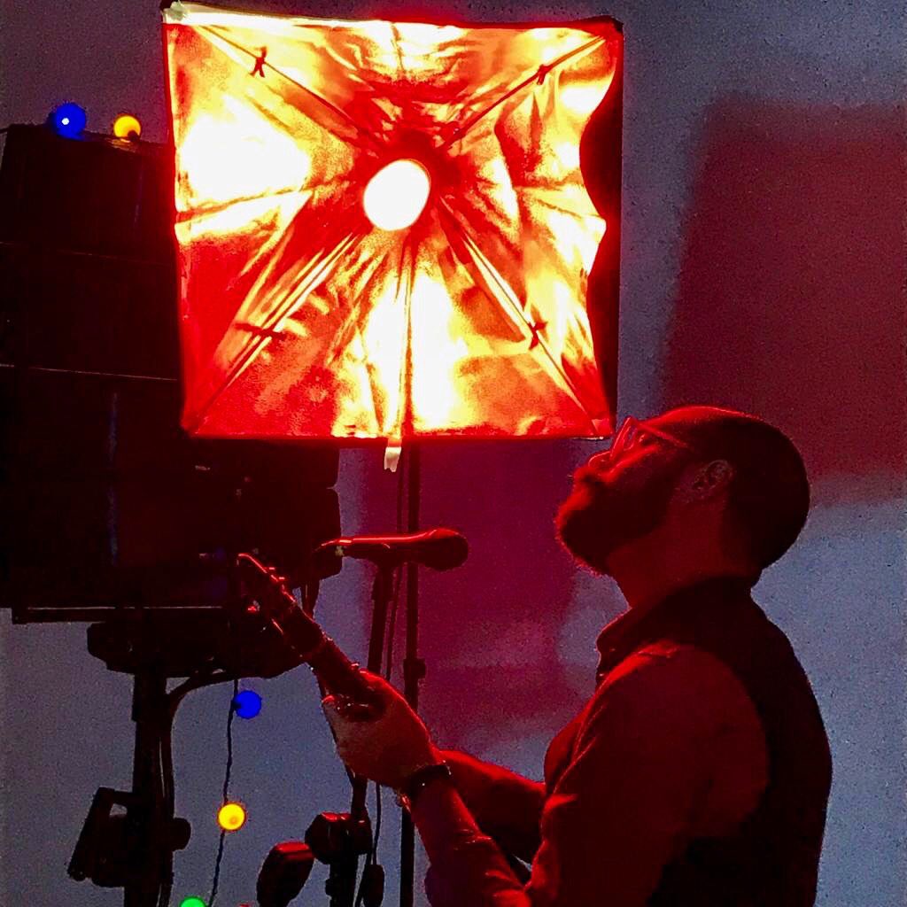 alex_bruckner's tweet photo. Invocando al Dios de la Afinación... help me!
📷 @jersonsoy
#Iluminado #Implorando #Rojo #YaRecógemeSeñor #Torreblanca #TorreblancaMúsuca #Perfílaresta #Sofar #CDMX #Etc #yAsí https://t.co/5I0hV9WuNH