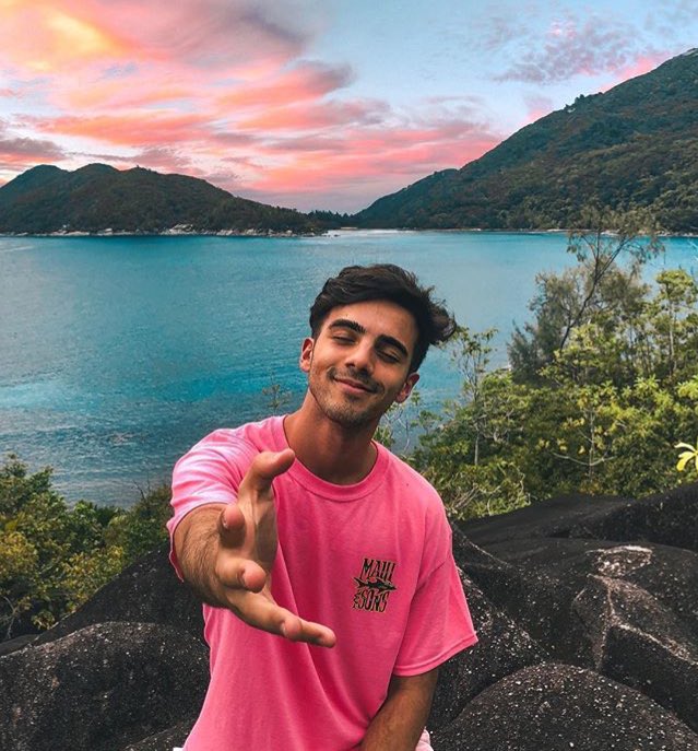 HeyFedericoV's tweet photo. LA MANO DE FEDE PORFIN PUDO SER TOMADA 🙊❣️ 
#Fedecole @fedevigevani https://t.co/d84YKVaXau