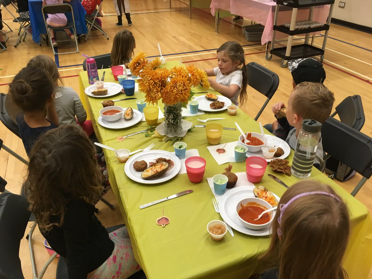 Our Whole school Fall Feast at West Bench was AMAZING today. Thank you to all the staff and students for the wonderful day! #sd67 #servicelearning #leadership #schoolcommunity <a href="/GinnyManning/">Ginny Manning</a> <a href="/darryltenisci/">Darryl Tenisci</a> <a href="/toddmanuel_67/">Todd Manuel</a>