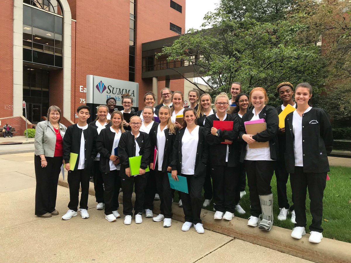 BHSMagics's tweet image. Our Four Cities Compact / Barberton High School Advancement to Nursing junior class recently had their first trip to Summa Akron City Hospital to learn about college level academic research using professional journals.#MagicPride #MyOhioClassroom @BarbertonHerald @SummaHealth