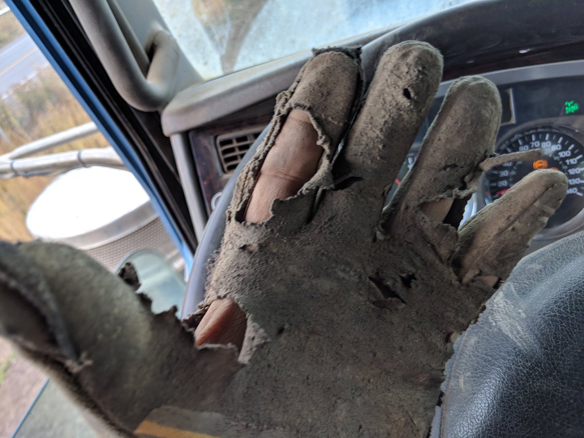 WTFarmsRyan's tweet image. Is it time for a new pair yet? #holey #thatshandy