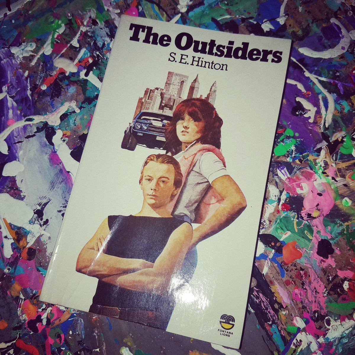 This copy of 'The Outsiders' was shipped from Australia. I do love this cover and is number 15 in my Outsiders book collection. How many more can I find! Collecting is fun! @se4realhinton 

#theoutsiders #bookcollecting