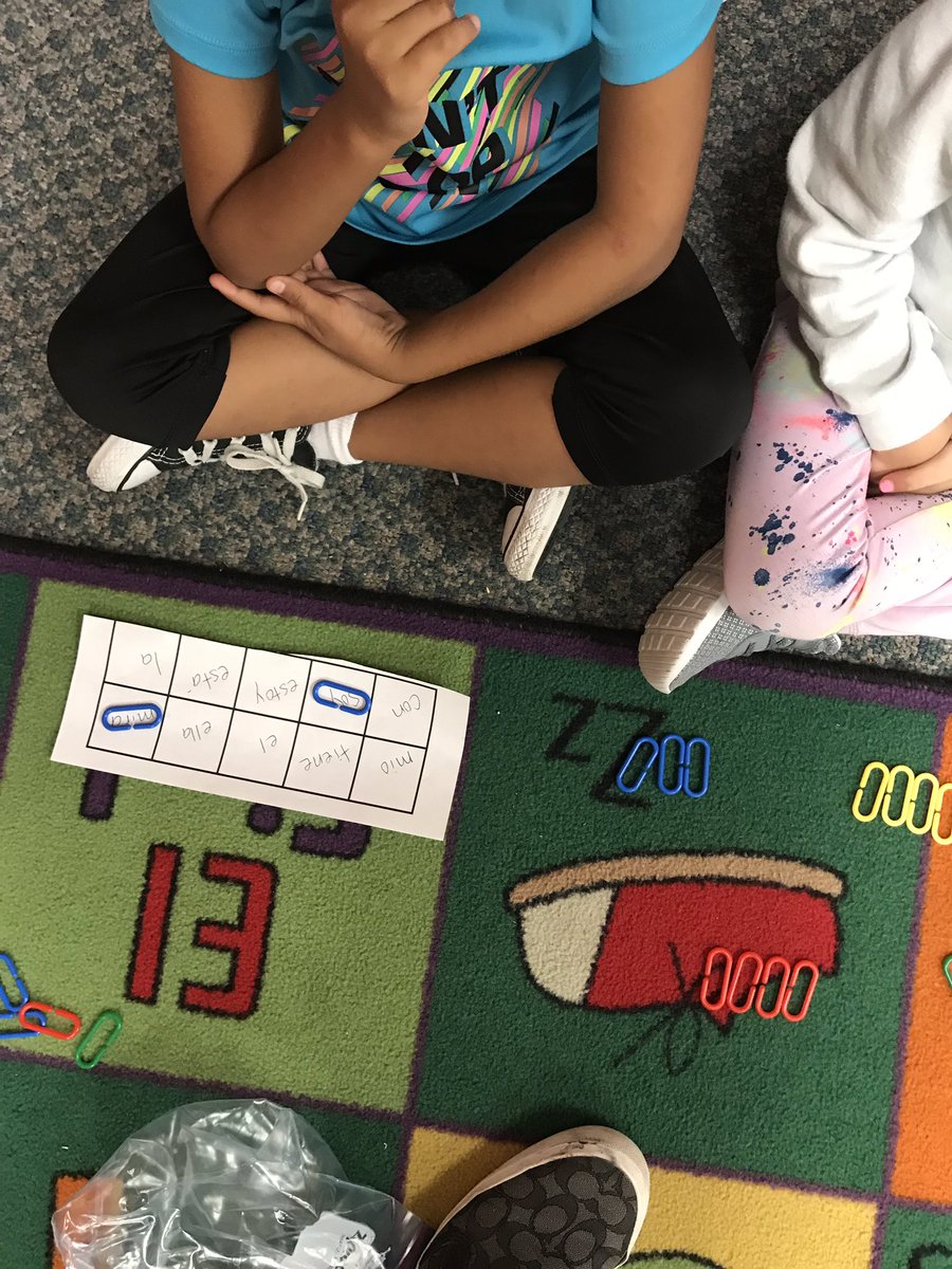 DNafegar's tweet photo. Counting and reading sight words using ten frames! #DualLanguage #AItime @CrosbyKinder https://t.co/4zze1iNAOV