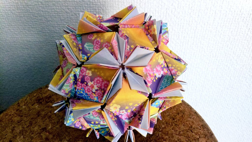 折り紙6枚で簡単にくす玉を作る方法 可愛いインテリアなど使い道も