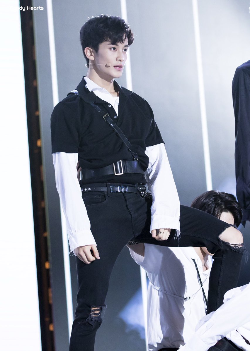 ART__is_'s tweet photo. ART is Mark Lee https://t.co/aXnsypiZIH