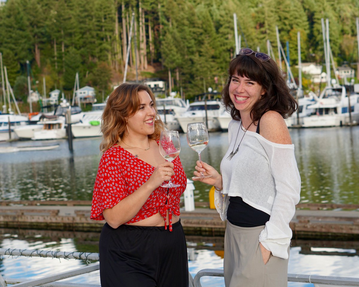 multiversedates's tweet photo. Thank you @GigHarborFilm for the most wonderful hospitality. It was so scenic producer @SashOn8th &amp; writer/director @kellytatham couldn't help but photo shoot. And, shucks, BEST SHORT?! We are honoured. #filmfestival #gigharbor #shortfilm #multiverse https://t.co/4wCc5z7j1Y