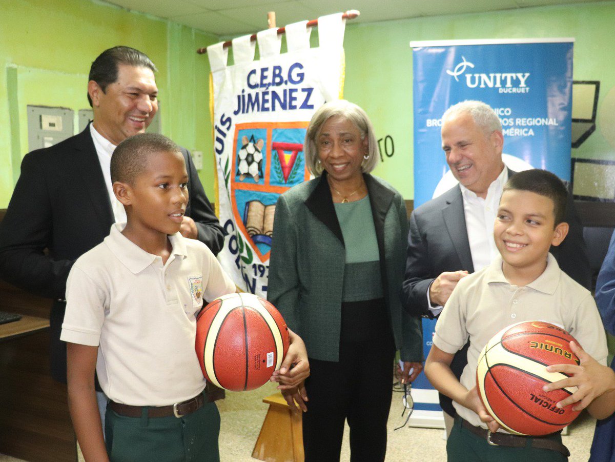 fabiolamarina75's tweet photo. Empresa Unity entrega donación al Centro Educativo Básico General, Luis Jiménez, ubicado en Colón https://t.co/Kt3MF44i8V #cfcomunicaciones #RSE #Unity @Gabrielsan1991 @rosigonzalez23 https://t.co/MatvcKnmGm
