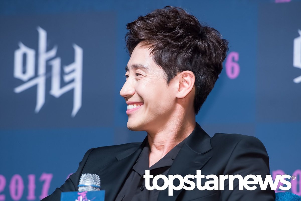 47. 우희진 아까 제가 헬레나 본햄 카터 적은 것 같은데 우희진씨 좀 헬레나 느낌 아닌가요... 옛날 얼굴이 하나도 안 변하고 그대로라는 것도 너무...