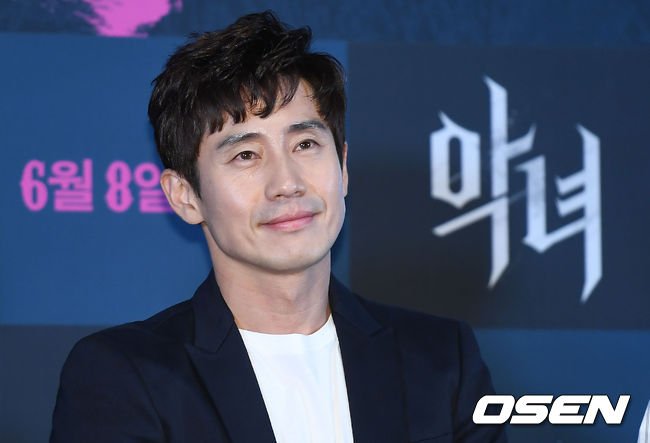 47. 우희진 아까 제가 헬레나 본햄 카터 적은 것 같은데 우희진씨 좀 헬레나 느낌 아닌가요... 옛날 얼굴이 하나도 안 변하고 그대로라는 것도 너무...