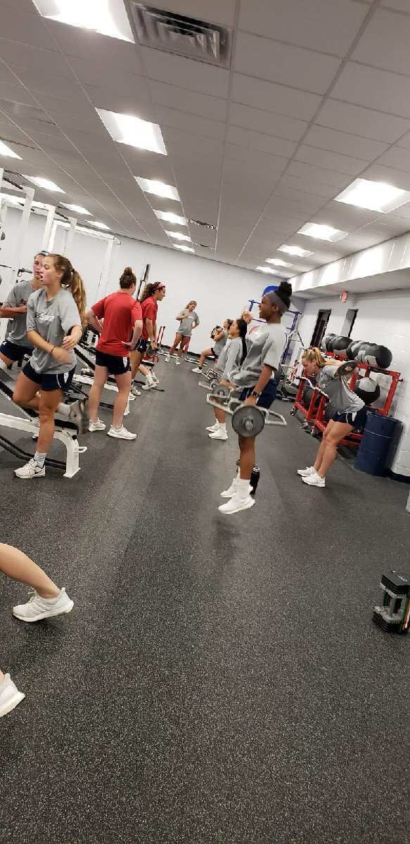 SouthAlabamaJAF's tweet image. Our @WeAreSouth_SOC is preparing for a big conference road trip in the state of Arkansas this weekend! Support the program by joining the Upper 90 Club! #WorkoutWednesday #1Team1Cause 
📍: jaguarathleticfund.com/sports/2013/3/…