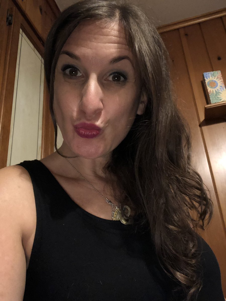 MakeupMama7's tweet photo. New lipstick... Who dis? 💋💋💋
#happy #october #excited #new #makeup #lips #lipstick #me #mylife #makeupgeek #coffeelover #momlife #jerseygirl  #puppymama #goodvibes #ageless #beauty #beautiful #enjoythelittlethings #behappy #instagood #picoftheday #smile  #laugh #love #xoxo https://t.co/RXzLJPUwgs