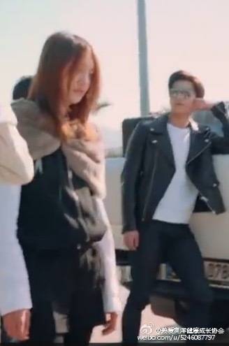 YangShuangPH's tweet photo. When crush is around so you have to look cool. ๐
We're looking at you, #YangYang. ๐คญ
#ZhengShuang #YangShuang #YangShuangPH #้็ฝ #ๆจๆด #ๆด็ฝ #LOVEO2O #OTP #Cdrama #LoveO2OonGMA https://t.co/hsTNlk6OiC