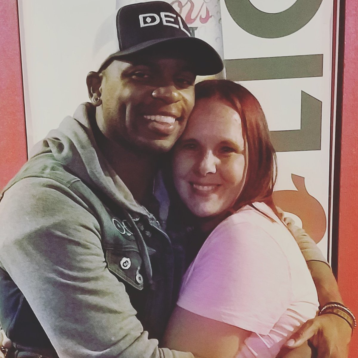 So this just happened!! Omg got to meet <a href="/JimmieAllen/">围杭之上北重庆京门外の海边苏州惠广春长</a> after his set at <a href="/8secondssaloon/">8 Seconds Saloon</a> I'm still stoked!!