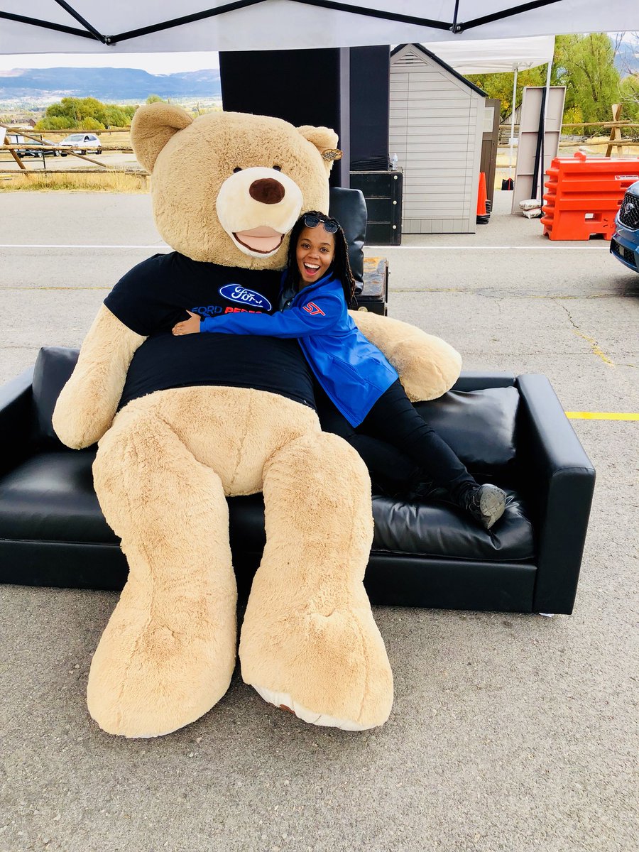 jessfaison's tweet photo. Meet the star of the new #EdgeST ad.

Likes: Picnic baskets, long naps in the winter and performance SUVs with enough space for him.

Dislikes: Being strapped to the roof of a Ferrari. https://t.co/E9Kirw9AwT