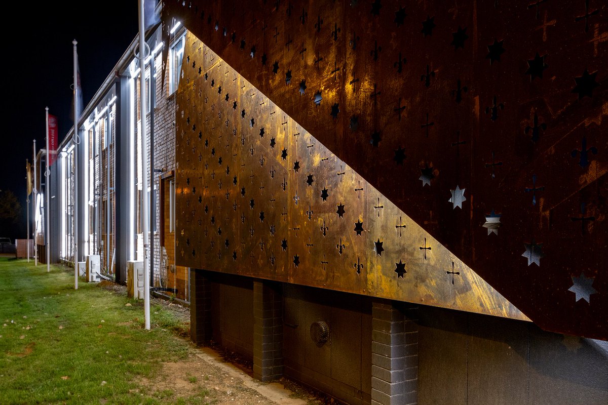 MonarchBuilding's tweet photo. We had some fun transforming the exterior of @MericiCanberra with this facade and lighting upgrade. Check it out next time you’re on Limestone Avenue.

See more on our Facebook page:
https://t.co/CSARCaWBAt

#MonarchBuild 
#Canberra https://t.co/YUvFGZHUDe