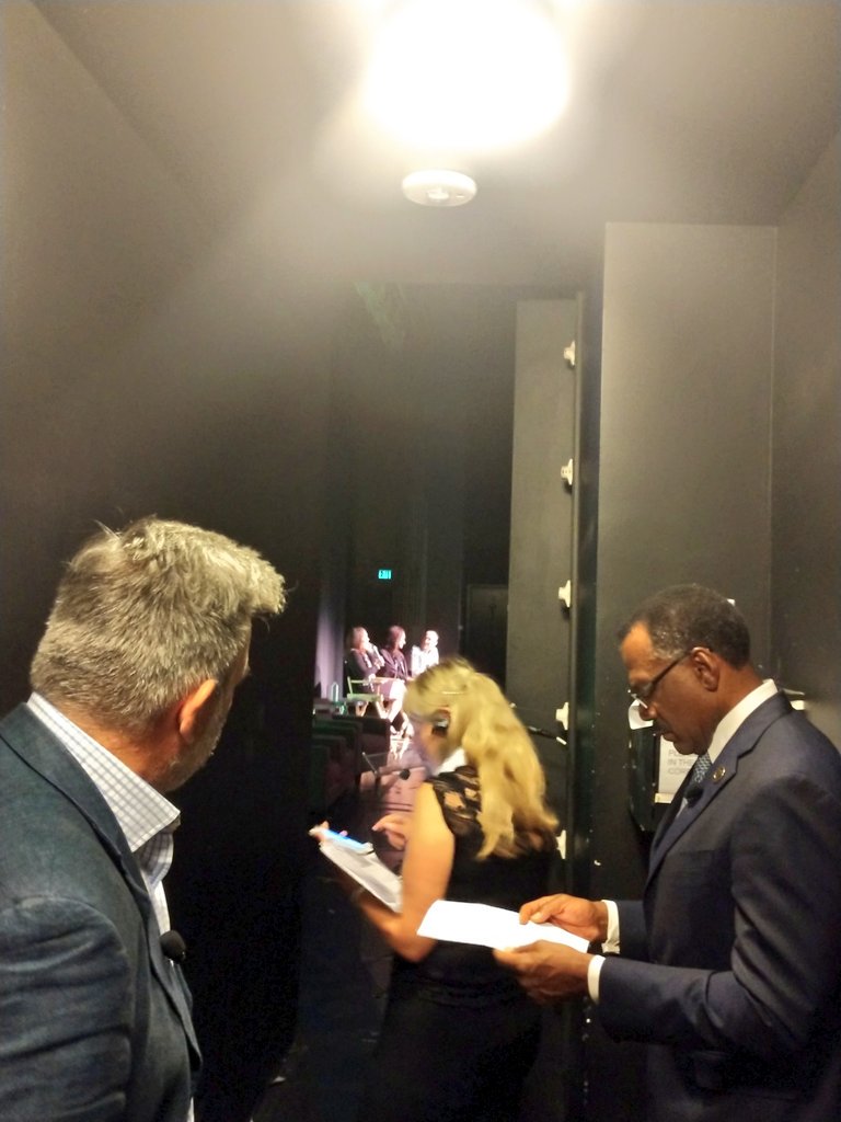 Even from backstage, <a href="/cnsimmons/">Christine Nicole</a> &amp; <a href="/longdrivesouth/">Daniel Hernandez ✍🏽🌞</a> are killing it. Loving the brave space. <a href="/FutureOf_Cities/">FutureOfCities</a> #Angelenos  #AngelenosForLA