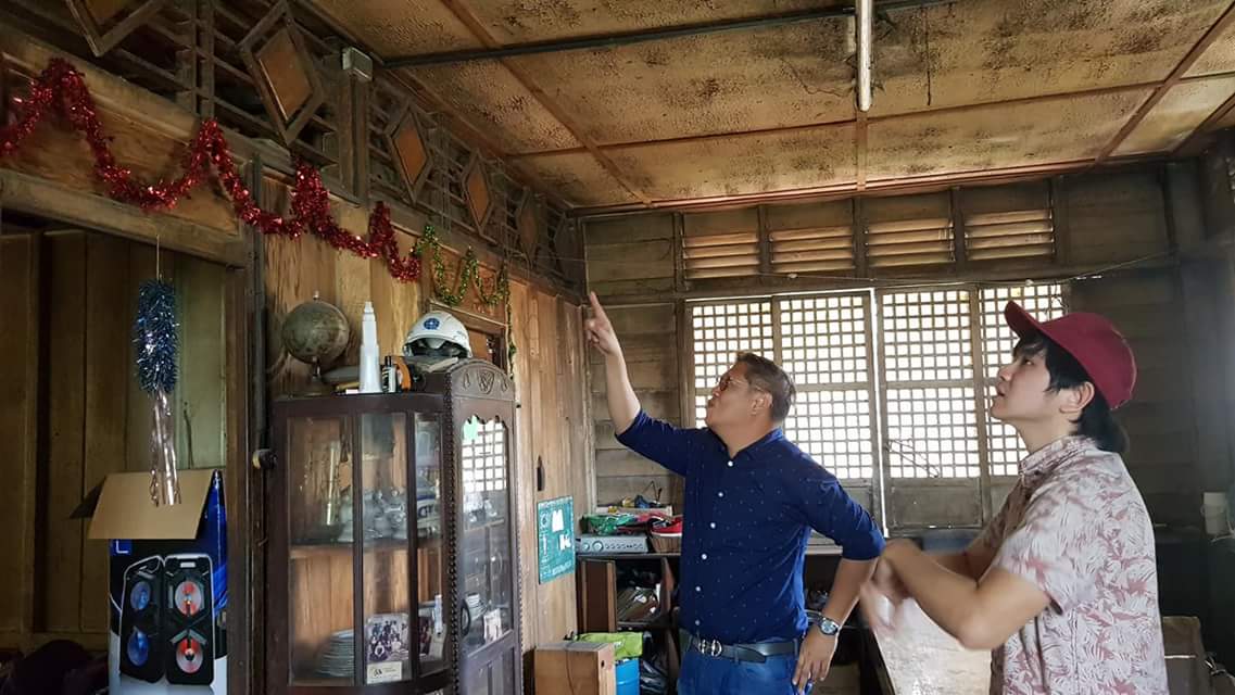 pinoyhistorian's tweet photo. Look: Heritage Conservation architect Dr Gerard Lico inspects the historical house of Dr Pio Valenzuela, constructed in the late 1940s in a site previously occupied by a bahay na bato bulit in the late 19th century, which was destroyed during the WWII. https://t.co/nuLHjldOXL