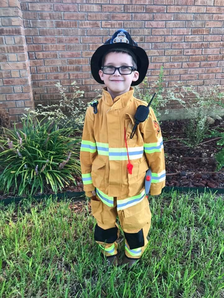 CoachMotz's tweet photo. Thanks @SATXFire for visiting @NISDGalm and teaching my son about fire safety! He had to come home and put on his fireman suit to teach mommy to stop drop and roll!!#futurefireman #thisisgalm #thisisnorthside https://t.co/zMgWo3Rifx