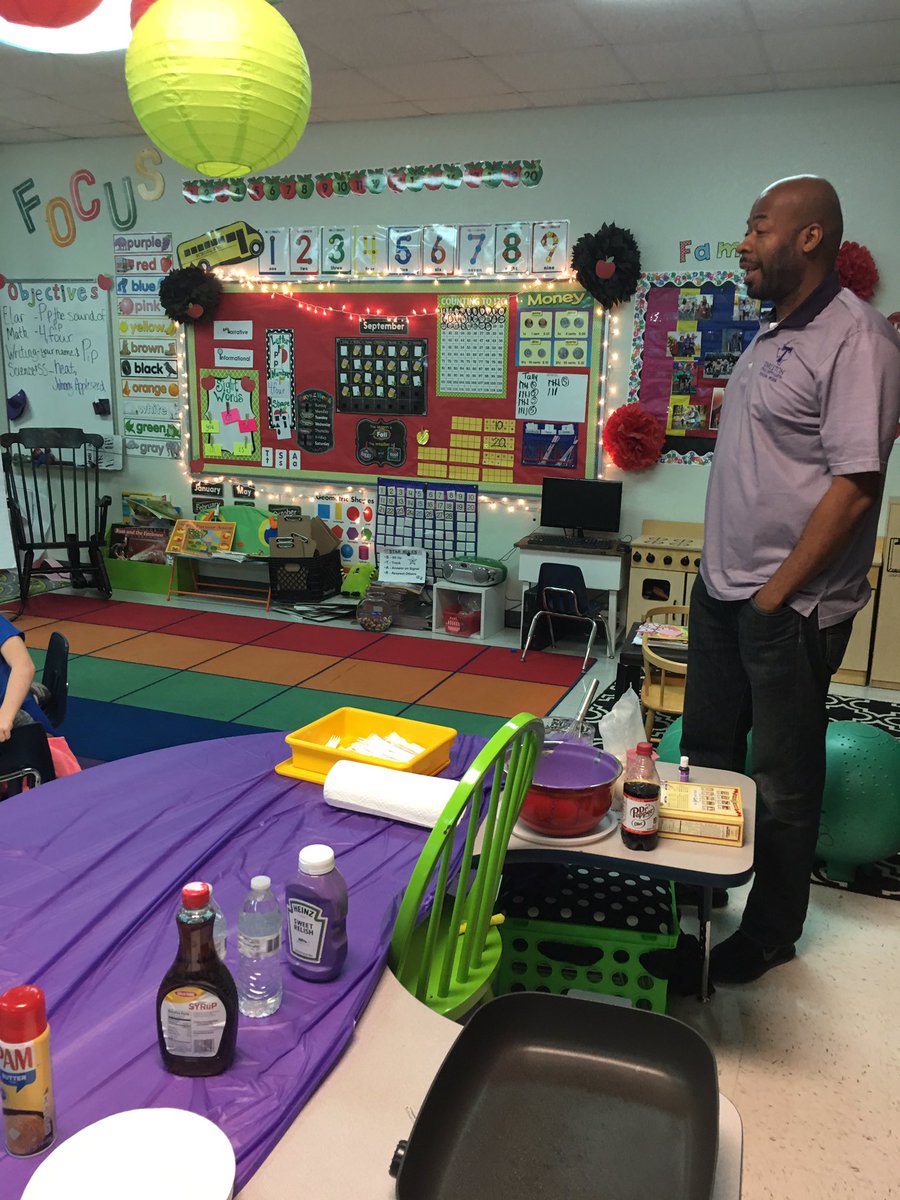 HewettKinder's tweet photo. Shout out to Professor Randle @tarletonstate for serving purple pancakes to Mrs. Hewett’s kindergarten class at NJE!! Proud to be a Texan Alumni 💜 https://t.co/JZCcUrpJO4