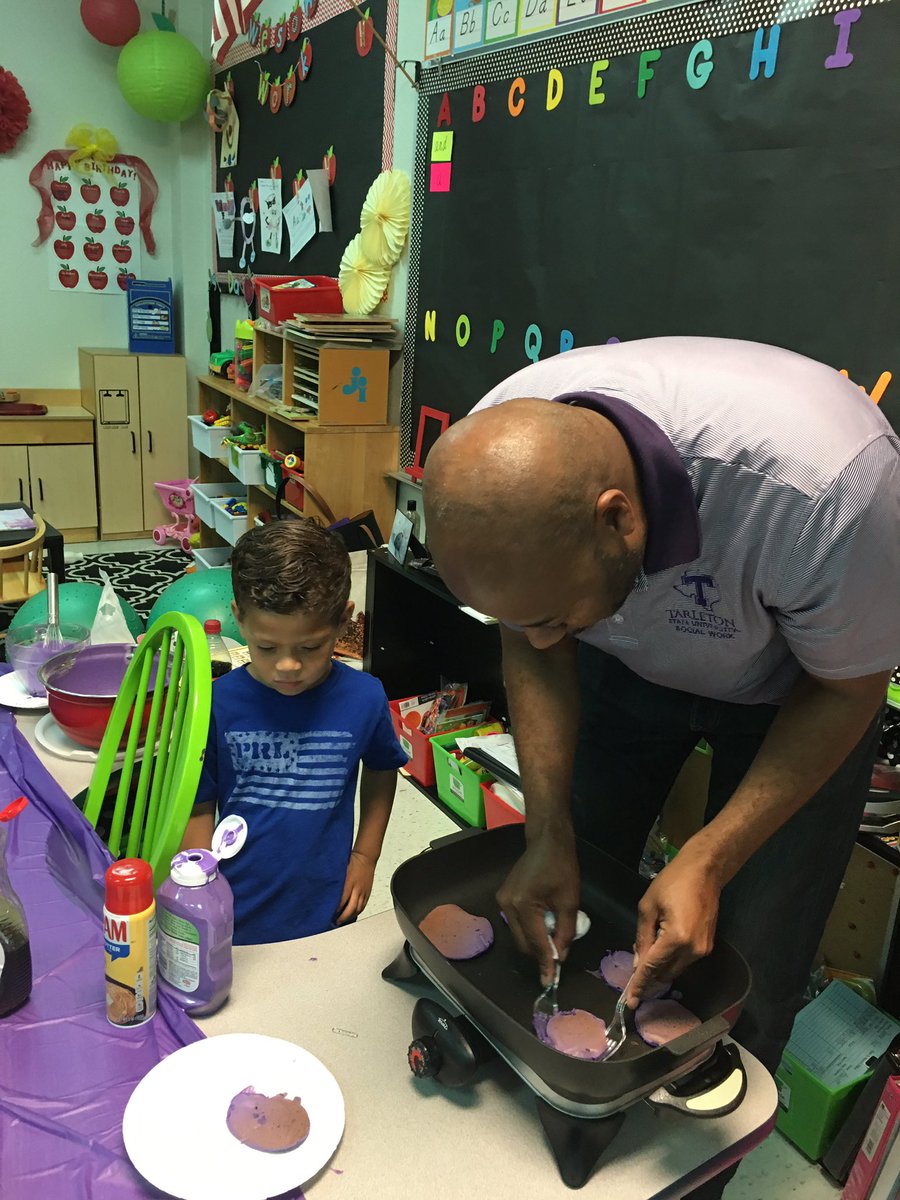 HewettKinder's tweet photo. Shout out to Professor Randle @tarletonstate for serving purple pancakes to Mrs. Hewett’s kindergarten class at NJE!! Proud to be a Texan Alumni 💜 https://t.co/JZCcUrpJO4