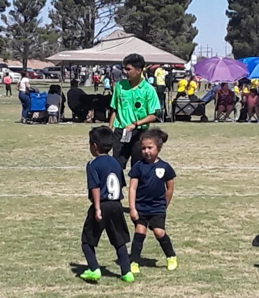 msappenfiel's tweet photo. Serving the Youth Soccer Game! Way to go SEHS players Omar, Tony, Adrian, Martin, Guter and Pavel. #sehsthebest https://t.co/GKZIH0NmH4