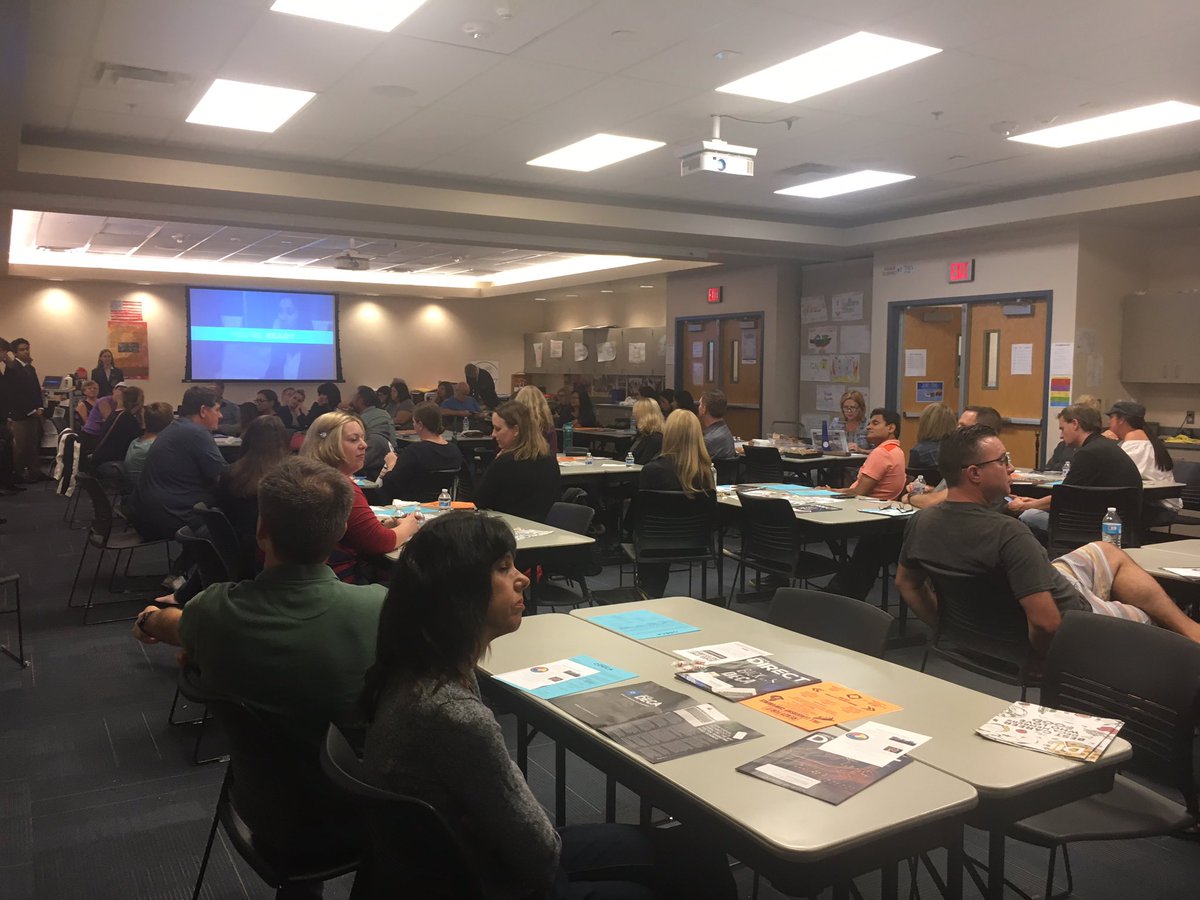 PinnacleDECA's tweet photo. Parent Night last night was a success! We had a wonderful time teaching parents about DECA! 🔷🔷🔷
. . .
#pinnaclehighschool #pinnacledeca #parentnight https://t.co/GixLjKRebt
