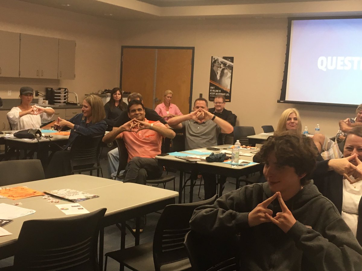 PinnacleDECA's tweet photo. Parent Night last night was a success! We had a wonderful time teaching parents about DECA! 🔷🔷🔷
. . .
#pinnaclehighschool #pinnacledeca #parentnight https://t.co/GixLjKRebt
