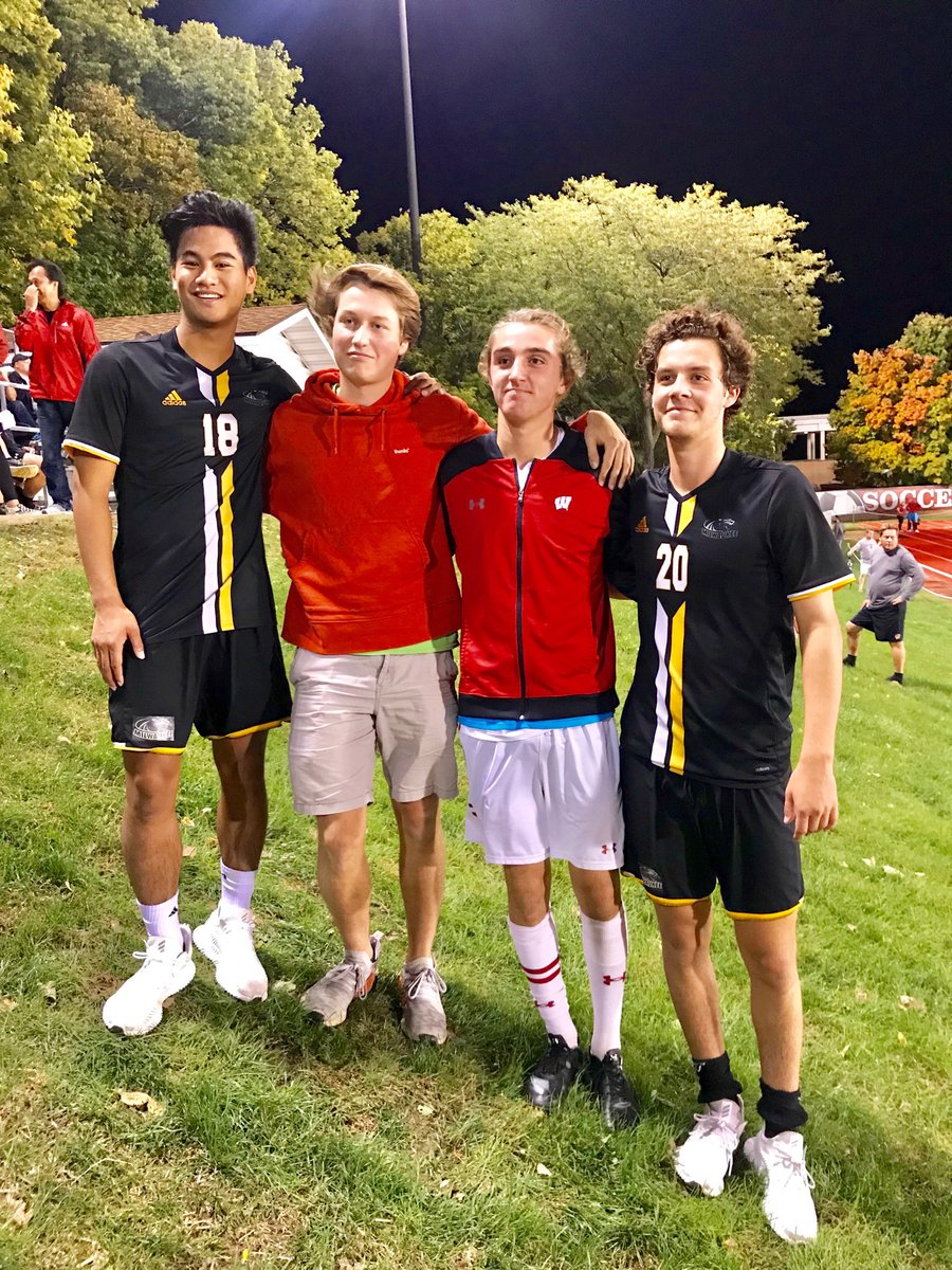 zaisser's tweet photo. Whitefish bay grads now in college and enjoying each others friendship and the game they love, great role models for our young Bavarians,  #bavnation https://t.co/tPssOH2QnN