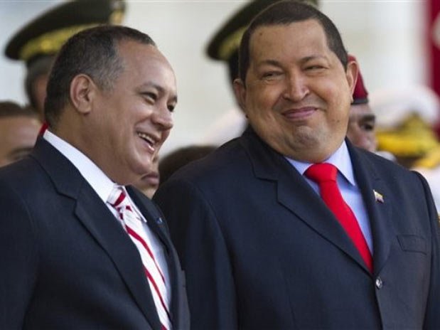 Mantecal4F's tweet photo. #ConChavezNosotrosVenceremos
ÉSTE HERMANO DEL PUEBLO OTRO HIJO DE CHAVEZ ES ODIADO POR LOS ENVENENADOS OPOSITORES, YA EN SUS DELIRIOS LO DECLARAN ENFERMO DE GRAVEDAD, VIVITO Y COLEANDO Y CON EL MAZO DANDO. PA LANTE LÍDER @LisandroSPSUV @RCarrizalezPSUV @SoyOscarVivas https://t.co/FBrUsKx4M3