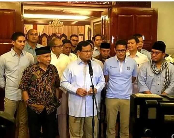 manik_bernard's tweet photo. Mr. Prabowo S., Mr. Amien Rais, Mr. Fadli Zon (Wakil Ketua DPR) terima kasih atas kebodohan yang kalian tunjukkan di publik. https://t.co/NrOOTkfpE1