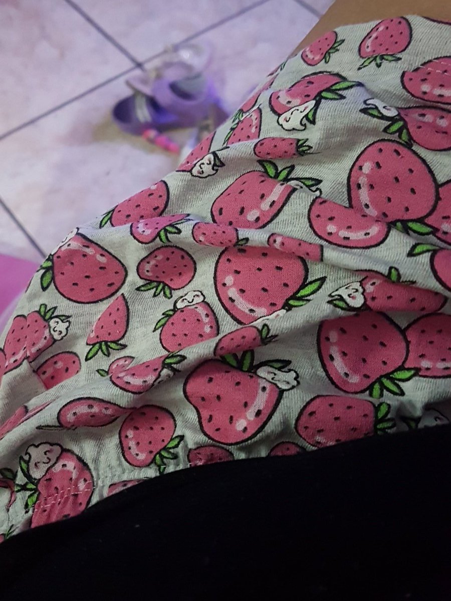 Margaraa7's tweet photo. @Katilla_ Cuenta el shorts jajajajajajajajaja marida https://t.co/jHWRHv04QY