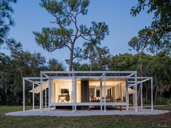 ModernismWeek's tweet photo. An iconic structure by architect Paul Rudolph will be making a special West Coast debut during #ModernismWeek Fall Preview. Learn more about the #WalkerGuestHouse via #ModernismWeekly. @sarasotamod https://t.co/DRyGSeBSWE https://t.co/YZfPbdwgT1
