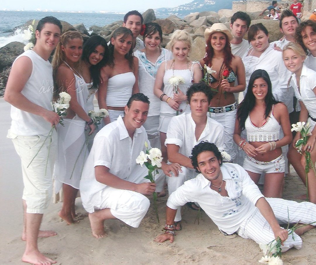 anahiarchive's tweet photo. #DiaMundialRBD14Años https://t.co/uiqNbVBz4u